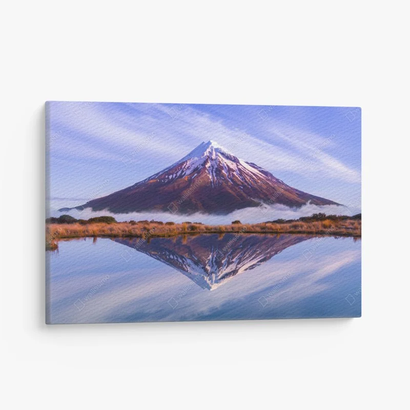 Cuadro en lienzo montaña nevada reflejada en lago