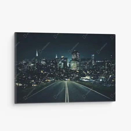 Cuadro en lienzo camino nocturno hacia la ciudad iluminada – Pixers®