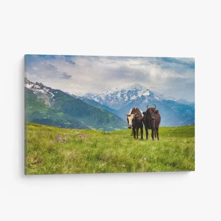 Cuadro en lienzo vacas en pradera alpina frente a montañas nevadas – Pixers®