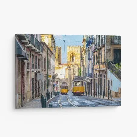 Cuadro en lienzo tranvía amarillo de la línea 28 en Lisboa – Pixers®