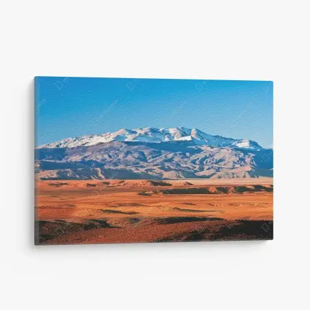 Cuadro en lienzo panorama de montaña nevada sobre llanura rojiza – Pixers®