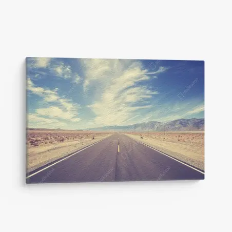 Cuadro en lienzo carretera desértica vintage hacia las montañas, Estados Unidos – Pixers®