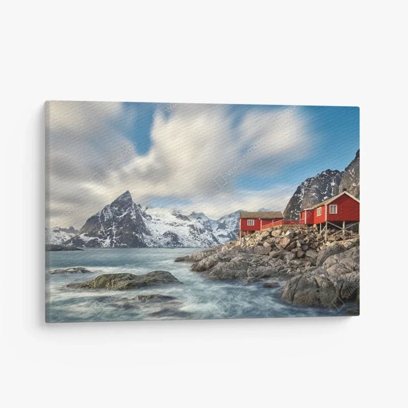 Cuadro en lienzo refugio rojo en la costa de montañas nevadas