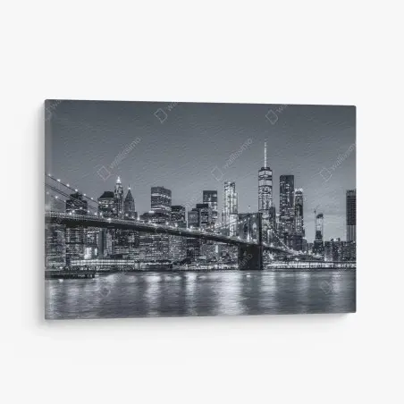 Cuadro en lienzo panorama nocturno de Nueva York: Manhattan y puente de Brooklyn – Pixers®