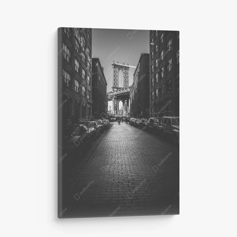 Cuadro en lienzo calle empedrada con vista al puente de Manhattan