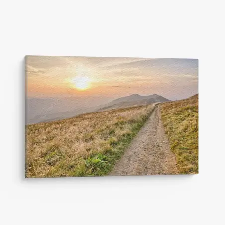 Cuadro en lienzo atardecer dorado en Bieszczady, camino entre montañas – Pixers®