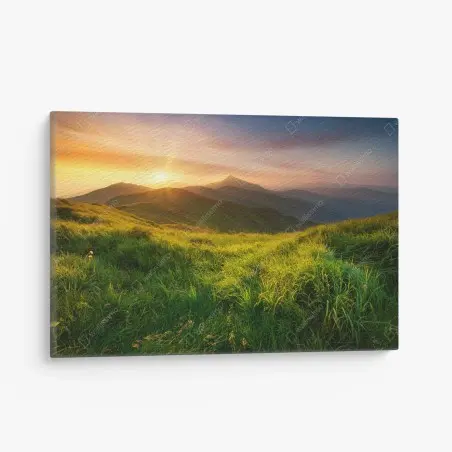 Cuadro en lienzo amanecer dorado en el valle montañoso – Pixers®