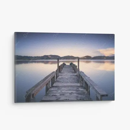 Cuadro en lienzo muelle de madera sobre el lago en Versilia, Toscana – Pixers®