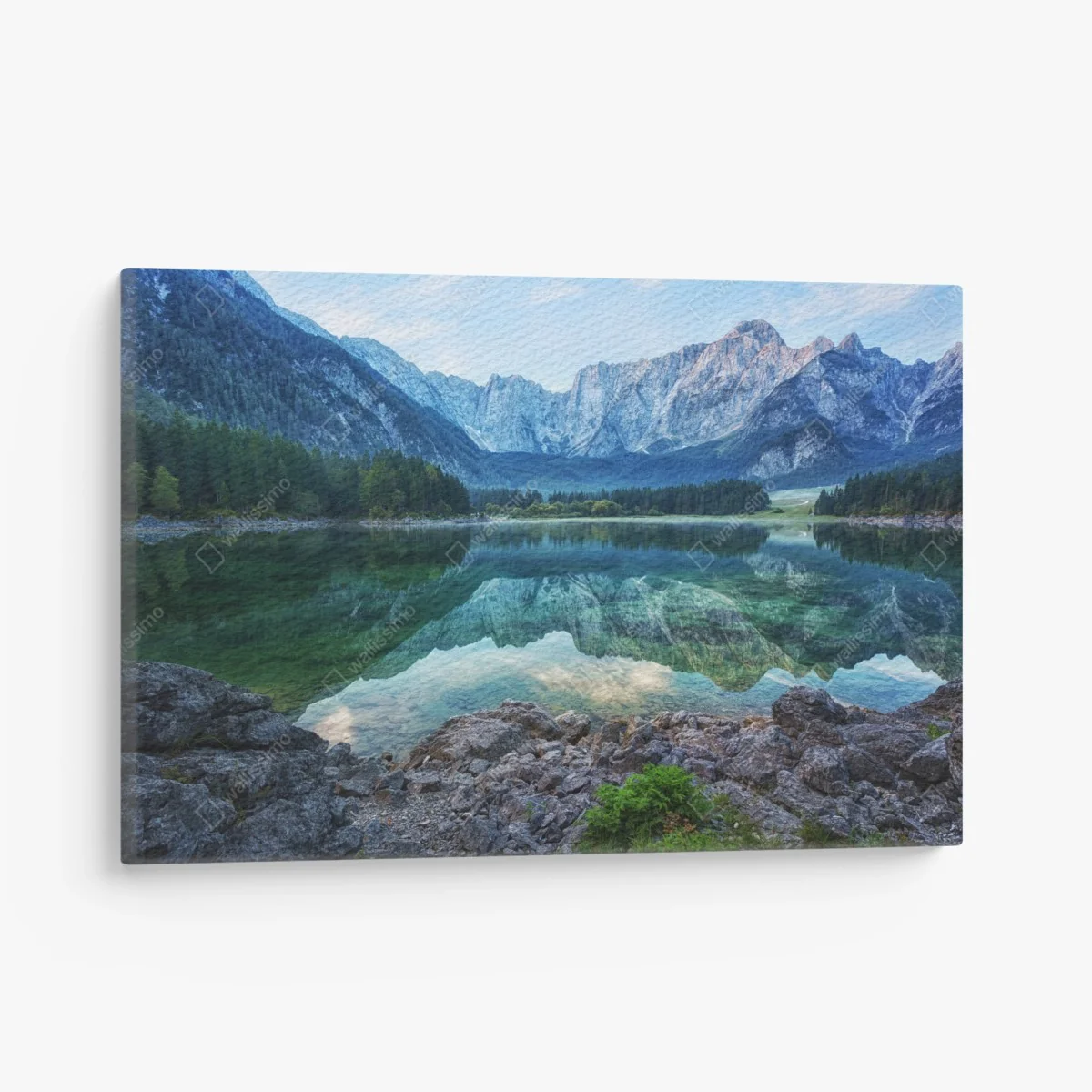 Cuadro en lienzo amanecer sereno en el Lago Fusine, Alpes Julianos – Pixers® Cuadro en lienzo amanecer sereno en el Lago Fusine, Alpes Julianos – Pixers®
