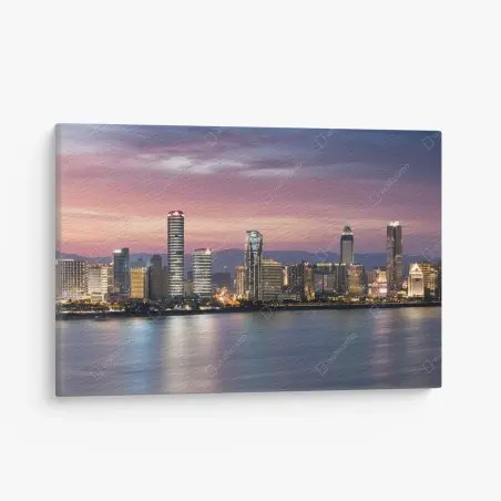 Cuadro en lienzo horizonte urbano al atardecer con reflejos – Pixers®