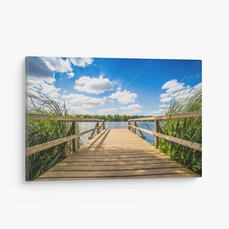 Cuadro en lienzo muelle de madera hacia el lago bajo cielo azul