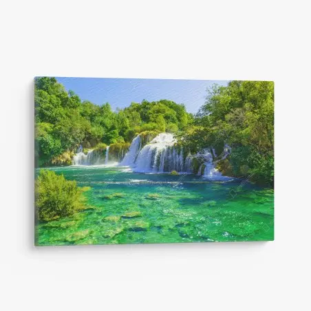Cuadro en lienzo cascada esmeralda en bosque frondoso – Pixers®