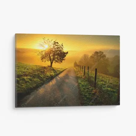 Cuadro en lienzo amanecer dorado en la colina – Pixers®