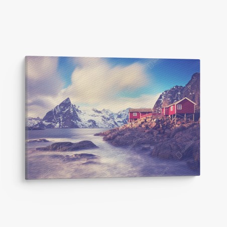 Cuadro en lienzo cabañas rojas junto al fiordo bajo montañas nevadas – Pixers®