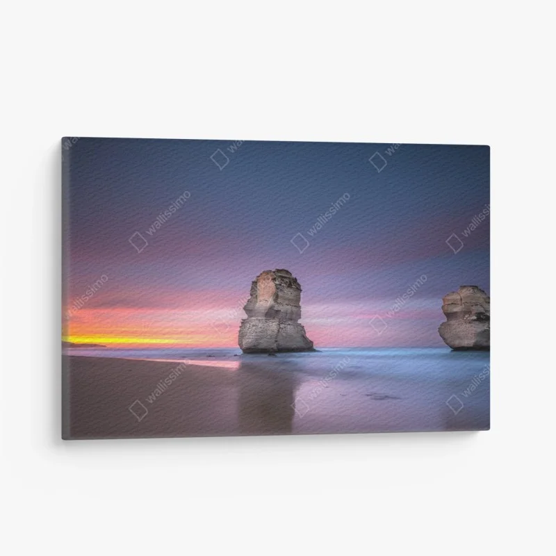 Cuadro en lienzo amanecer sobre pilares rocosos en la costa