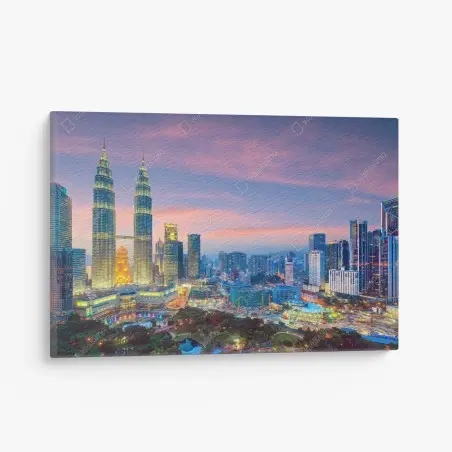 Cuadro en lienzo crepúsculo sobre el horizonte de Kuala Lumpur – Pixers®