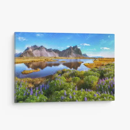 Cuadro en lienzo lupinos junto a Vestrahorn en Stokksnes – Pixers®