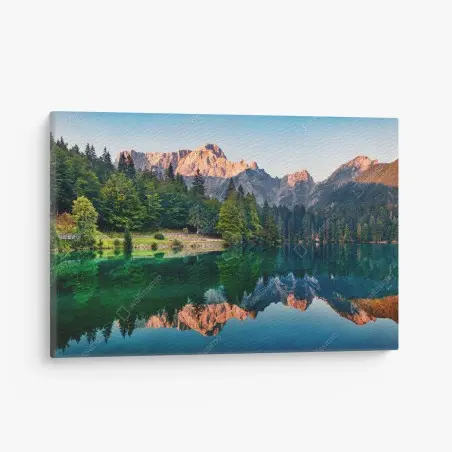 Cuadro en lienzo amanecer sereno en Lago Fusine – Pixers®