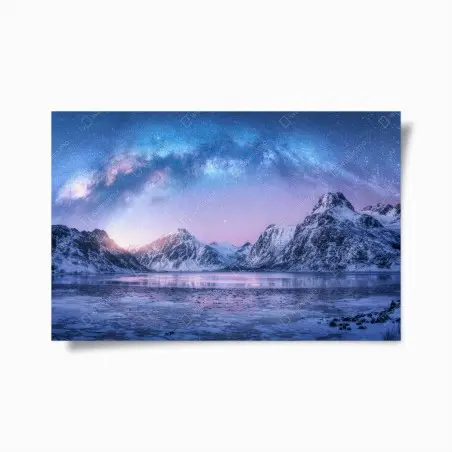 Póster arco de la vía láctea sobre montañas nevadas – Pixers®