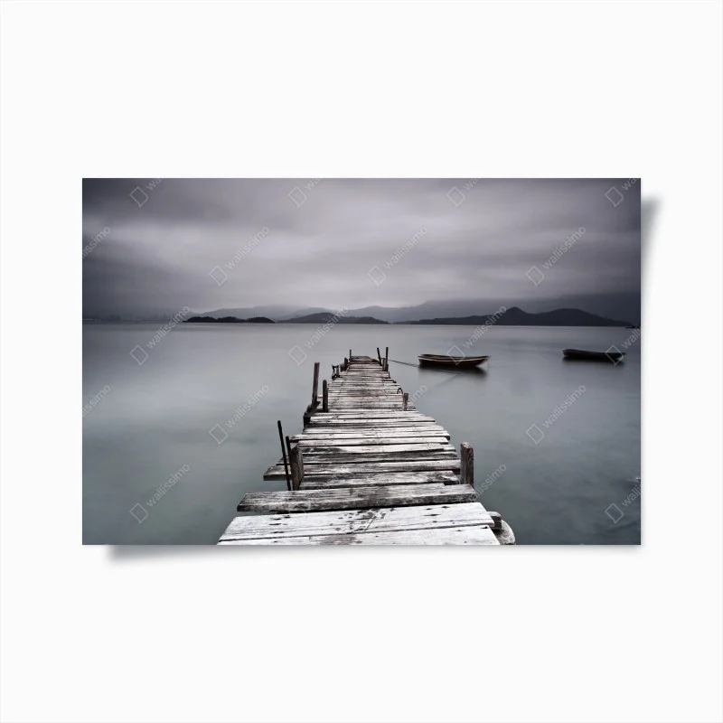 Póster muelle hacia el horizonte brumoso