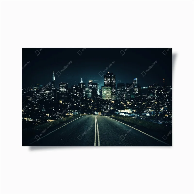 Póster camino nocturno hacia la ciudad iluminada