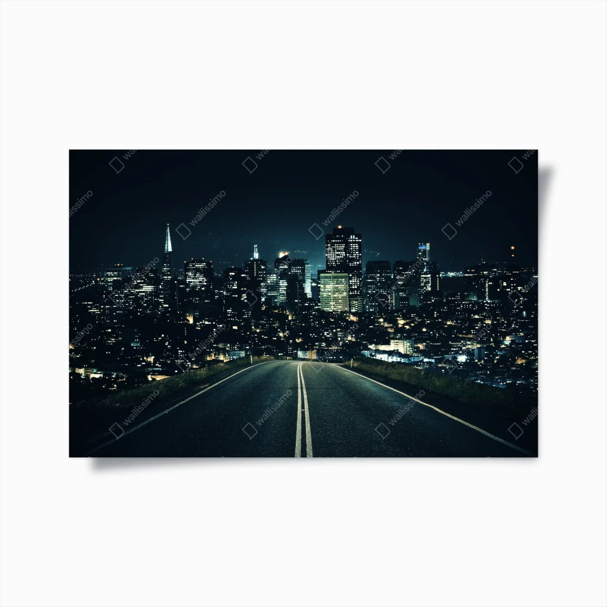 Póster camino nocturno hacia la ciudad iluminada – Pixers® Póster camino nocturno hacia la ciudad iluminada – Pixers®