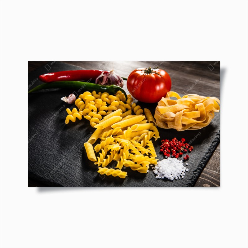 Póster composición de pasta y especias mediterráneas