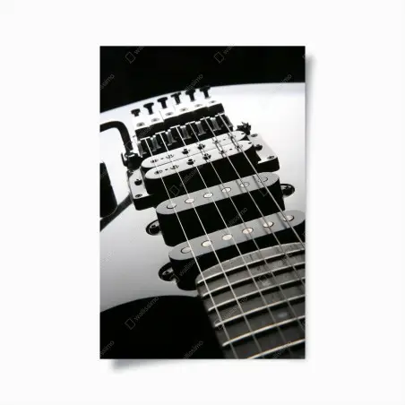 Póster guitarra eléctrica en primer plano sobre fondo negro – Pixers®