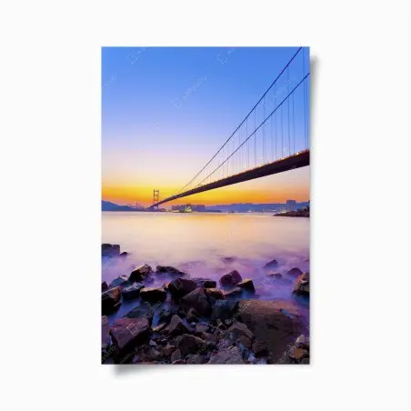 Póster puente colgante al atardecer sobre la costa – Pixers®