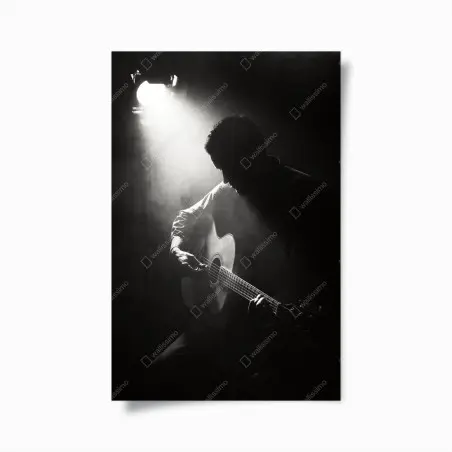 Póster melodía en sombras: guitarrista en contraluz – Pixers®