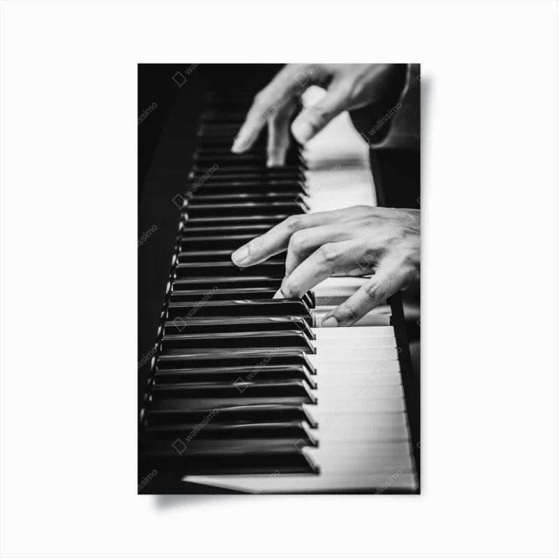 Póster manos sobre teclado de piano en blanco y negro