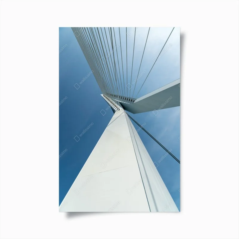 Póster líneas arquitectónicas del puente sobre cielo azul