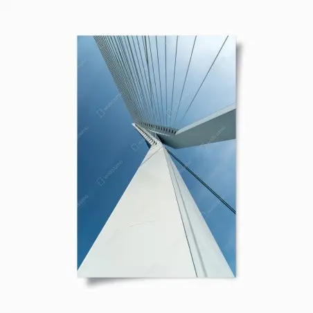 Póster líneas arquitectónicas del puente sobre cielo azul – Pixers®
