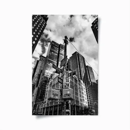 Póster perspectiva vertical de Broadway en blanco y negro – Pixers®