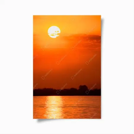 Póster atardecer naranja sobre el lago con silueta de bosque – Pixers®