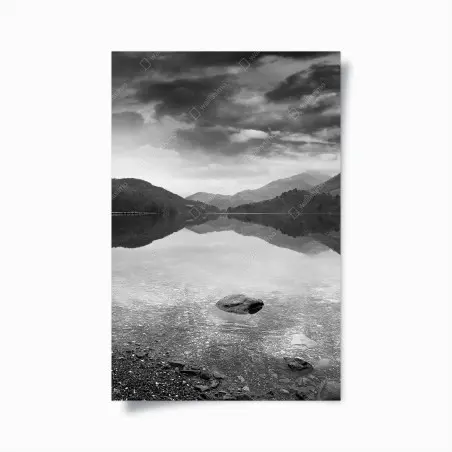 Póster reflejo sereno en lago de montaña – Pixers®