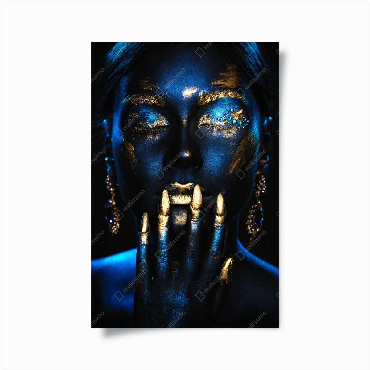 Póster enigma azul y dorado: retrato metálico – Pixers® Póster enigma azul y dorado: retrato metálico – Pixers®