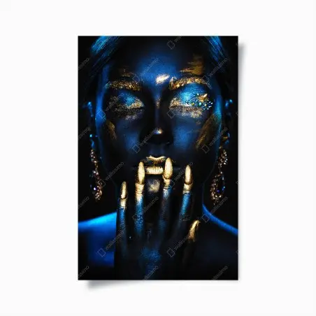 Póster enigma azul y dorado: retrato metálico – Pixers®