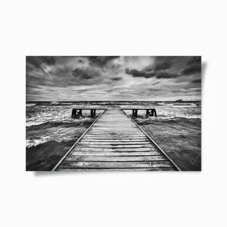 Póster muelle solitario sobre mar tempestuoso – Pixers®