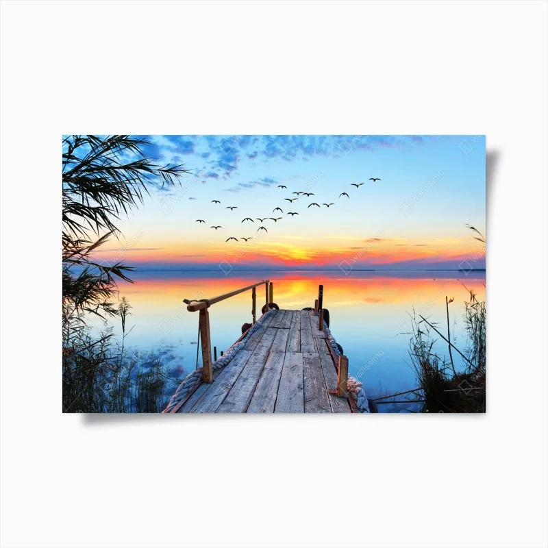 Póster muelle al amanecer sobre aguas tranquilas