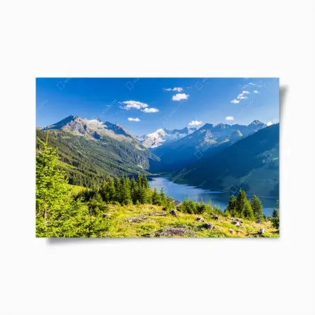 Póster panorámica alpina de valle, lago y pinos – Pixers®