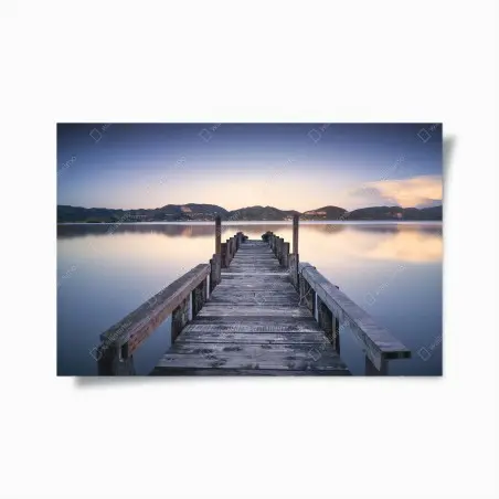 Póster muelle de madera sobre el lago en Versilia, Toscana – Pixers®