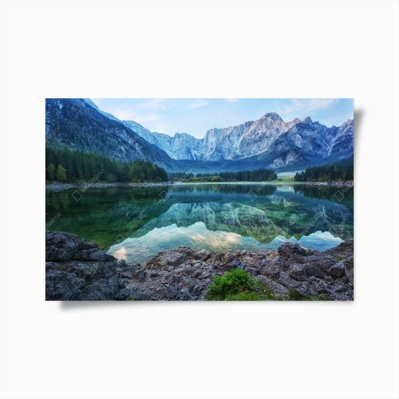 Póster amanecer sereno en el Lago Fusine, Alpes Julianos