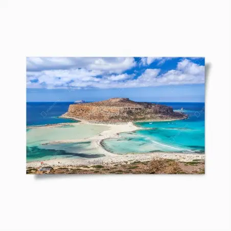 Póster laguna turquesa y acantilado rocoso – Pixers®