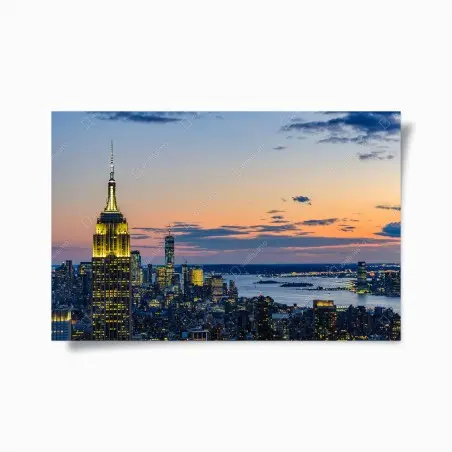 Póster puesta de sol en Nueva York con Empire State Building iluminado – Pixers®