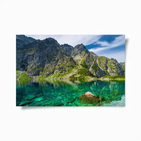 Póster impresionante paisaje de Czarny Staw: lago cristalino y montañas – Pixers®