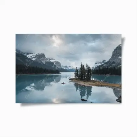 Póster isla solitaria en lago alpino de aguas turquesa – Pixers®