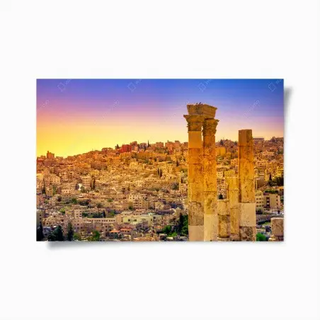 Póster amanecer sobre Amán con columnas históricas – Pixers®