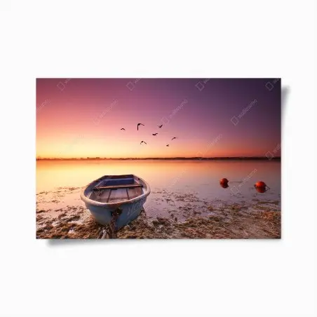 Póster barca azul en la orilla al amanecer – Pixers®
