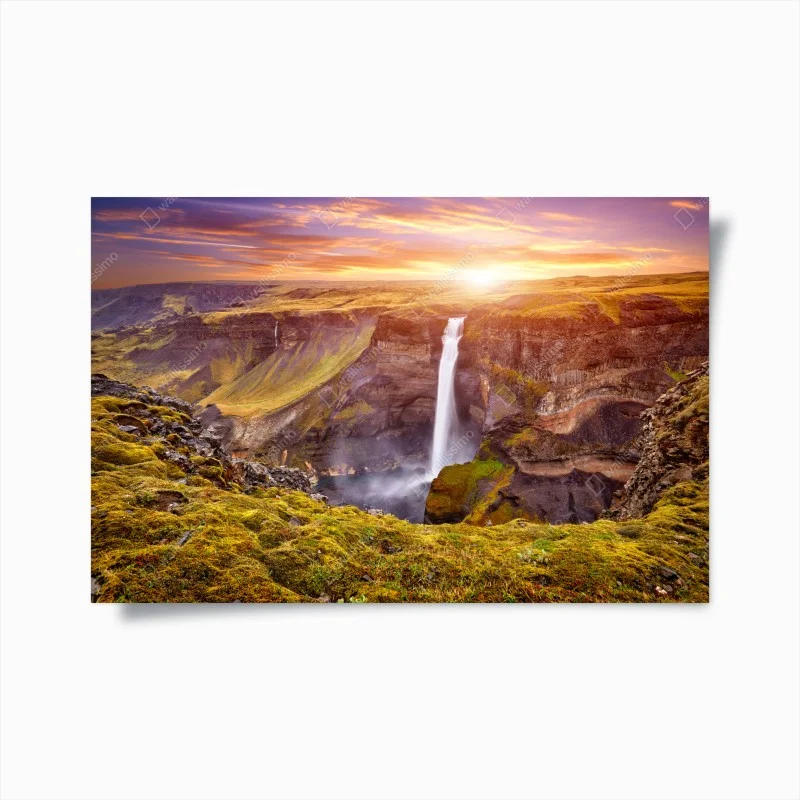 Póster amanecer en Haifoss, cascada de Islandia